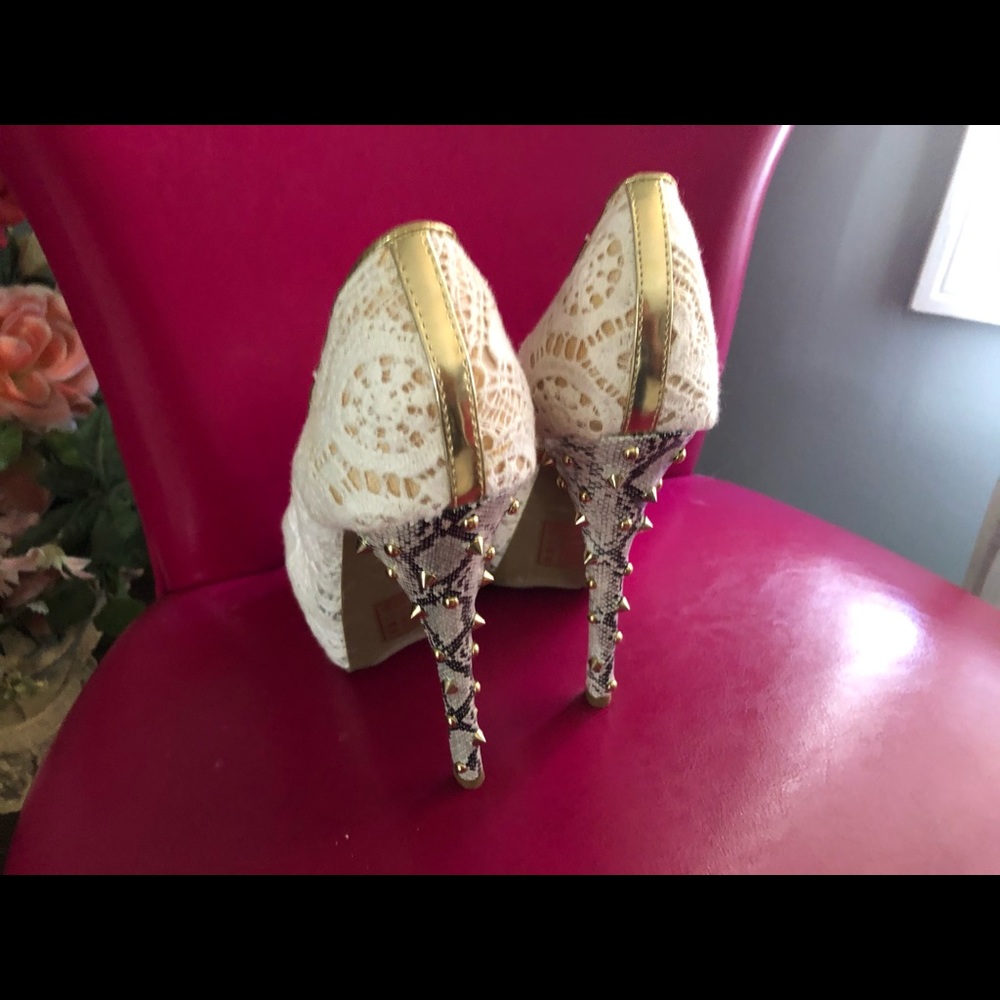 Shoes - Picture 4 of 5